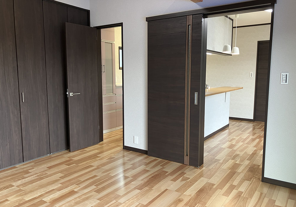 使いやすい引き戸と部屋がつながるバリアフリー仕様の和室