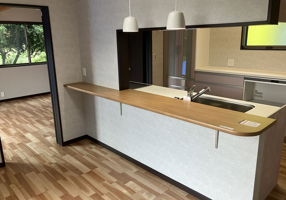 木の温もりを感じるダイニングキッチン