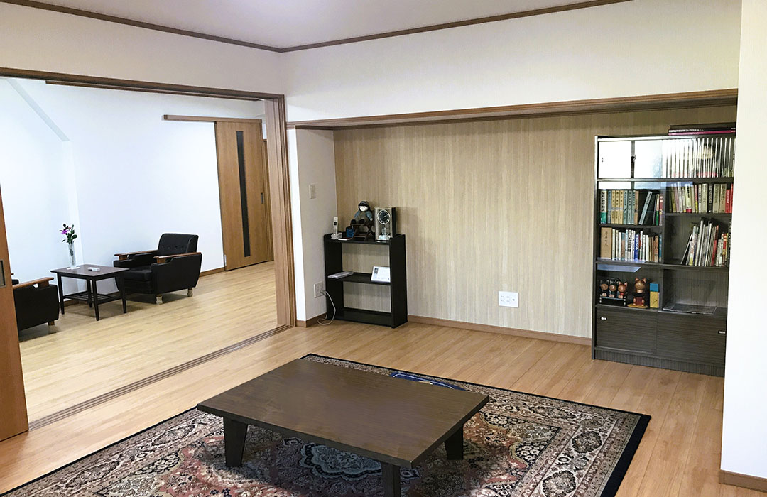 和室の窓際に設けた読書スペースの間取り